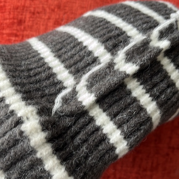 Super soft toque.  Bought in South Korea.  Yarn unknown but sooooooooo soft. - Picture 2 of 2